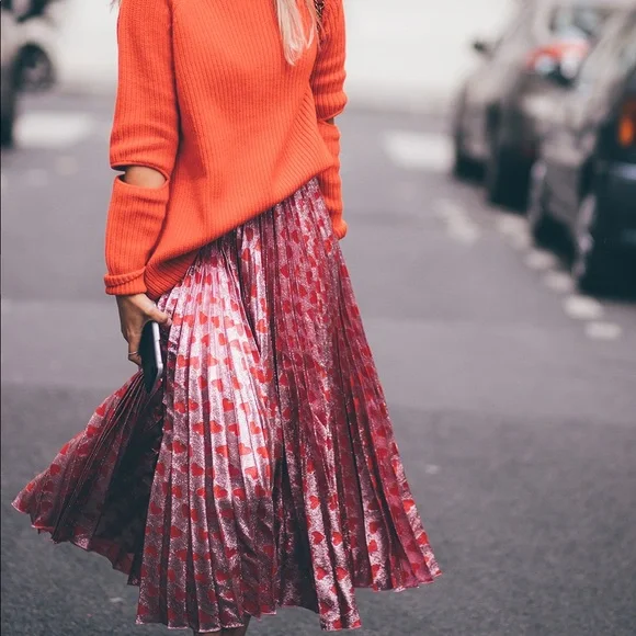 💯 Authentic Gucci pink & red Heart Pleated Skirt ❤️ - Picture 3 of 6